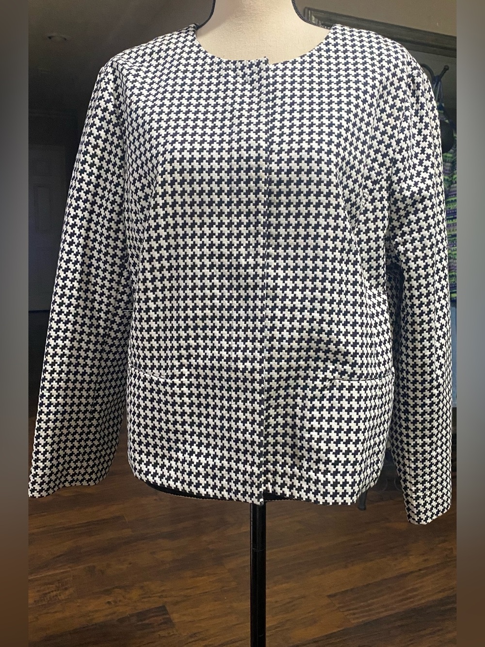 Liz Claiborne Black and White Houndstooth Crewneck Jacket